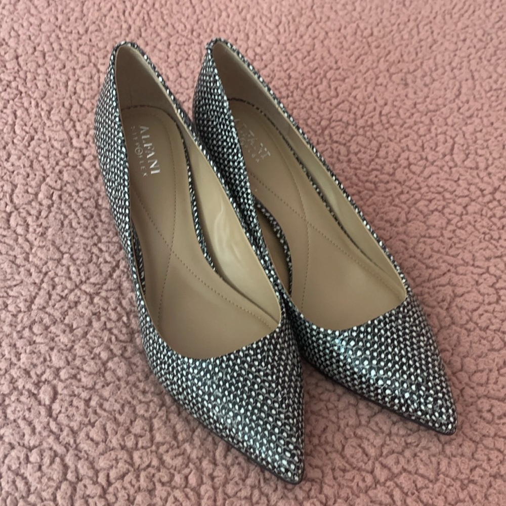 Brand New Alfani black/grey stunning pair of heeled pointed toe shoes